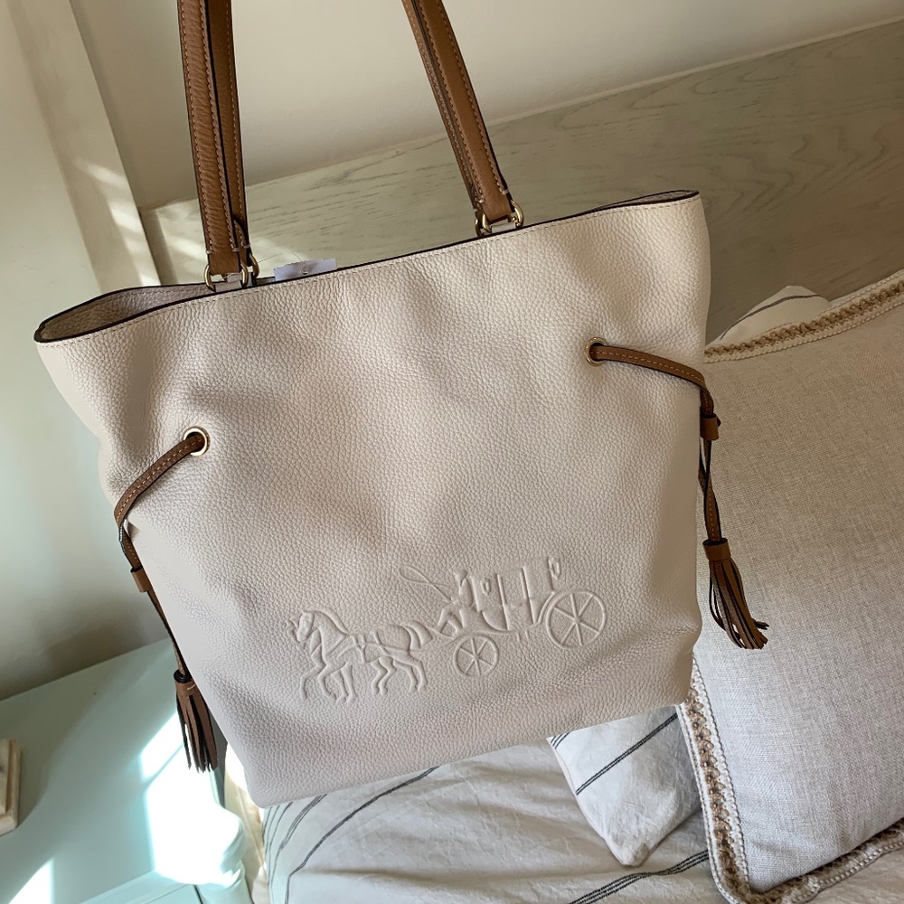 Coach leather purse NWT